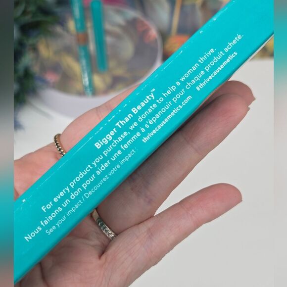 Thrive Causemetics Brilliant Eye Brightener Stick - Pili (Cool Gold Shimmer) NEW - Picture 10 of 10